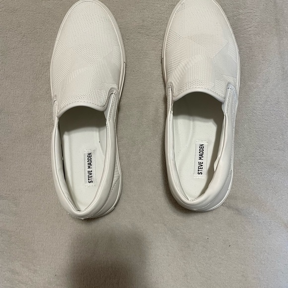 Size 12 White Steve Madden slip ons - Picture 4 of 4